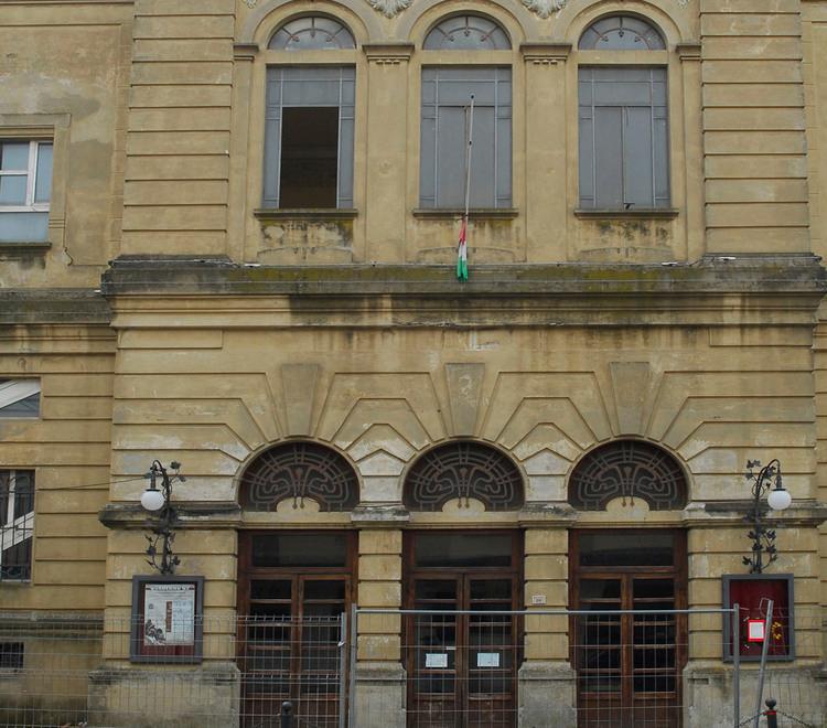 San Felice. Caro materie prime, restaurare il teatro costa 3 milioni in più 