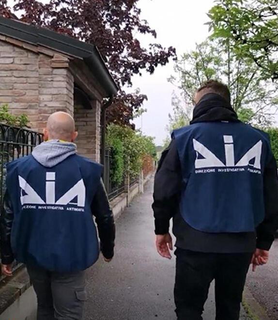 Ndrangheta nel Modenese, i retroscena dell'inchiesta: «Ti taglio la testa e la porto in giro per Campogalliano» 