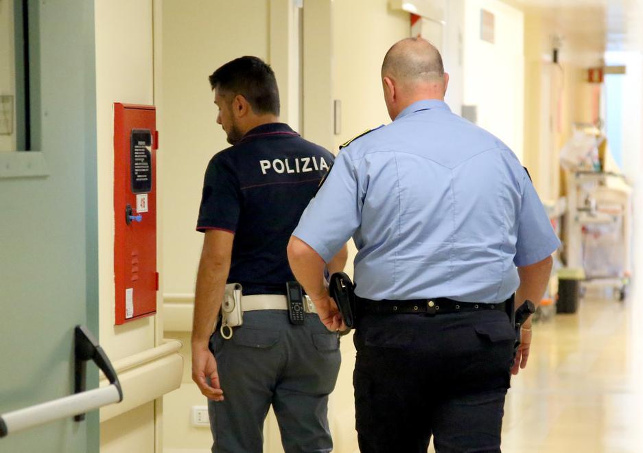 Modena. «Aggredito e insultato: la mia vita da infermiere»