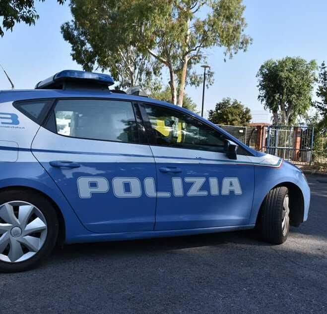 Ingoia e poi vomita palline di cocaina