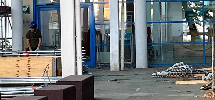 L’accesso alla Biblioteca Gronchie il cantiere (Foto Franco Silvi)