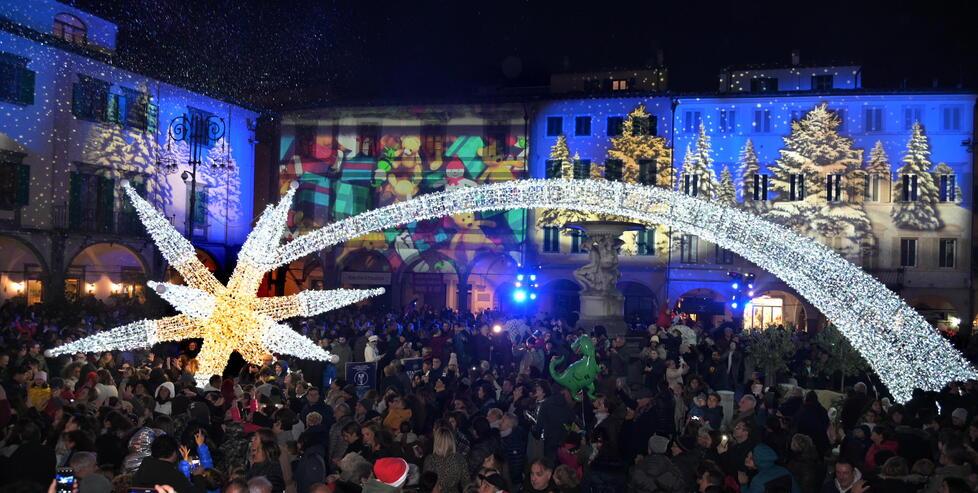 Empoli, lievitano le spese del Natale: solo la luce costa 20mila euro. L’opposizione all’attacco