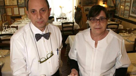 Guido Lombardi con la sorella Marzia al ristorante Da Giorgio con una bella vaschetta di pesce misto