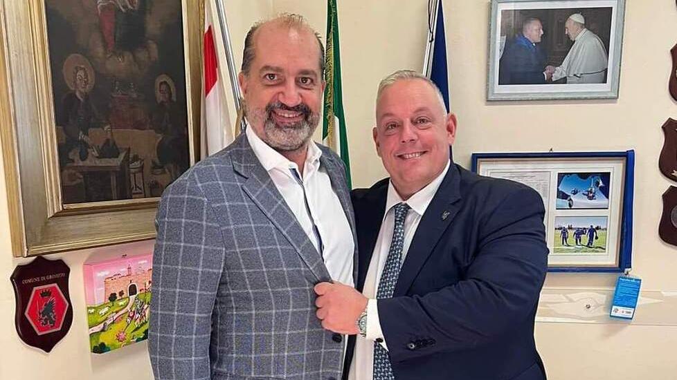 Luca Canessa a sinistra in foto con il sindaco Antonfrancesco Vivarelli Colonna