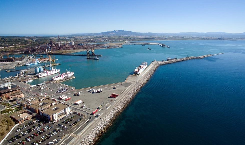 Una veduta del porto di Piombino