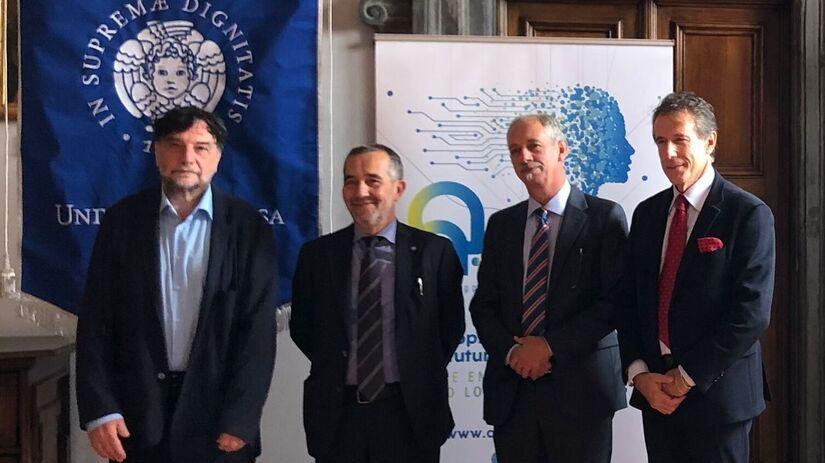 Un momento della firma dell’accordo ieri mattina in Sala Mappamondi a Palazzo della Giornata sede del rettorato dell’Università di Pisa