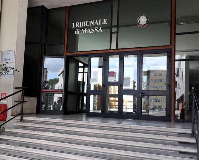 Il tribunale di Massa (foto d'archivio)
