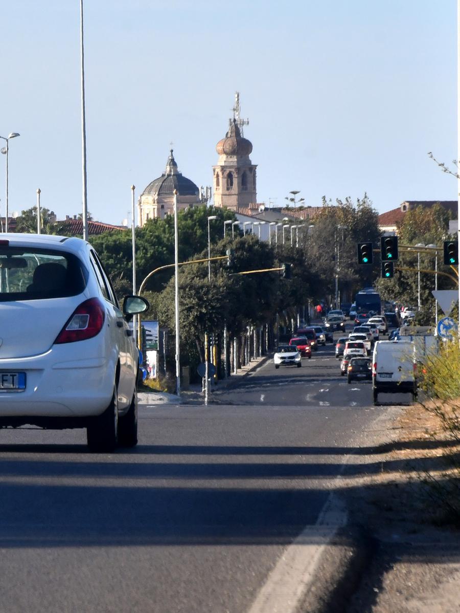 
	La strada provinciale 56 che unisce Oristano e Santa Giusta

