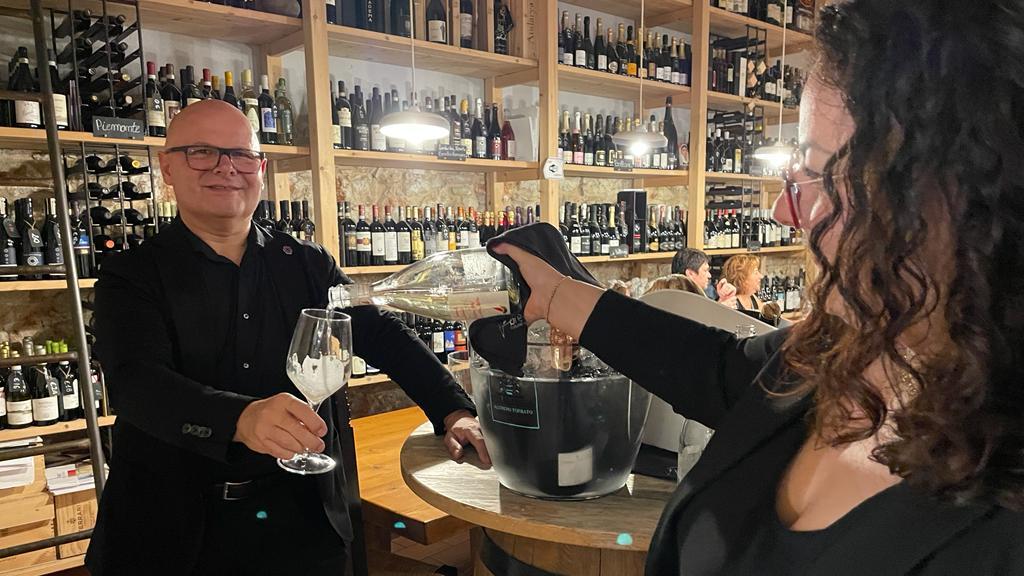 Stefano Pibi durante il "Lambrusco day" al Pbread di Cagliari