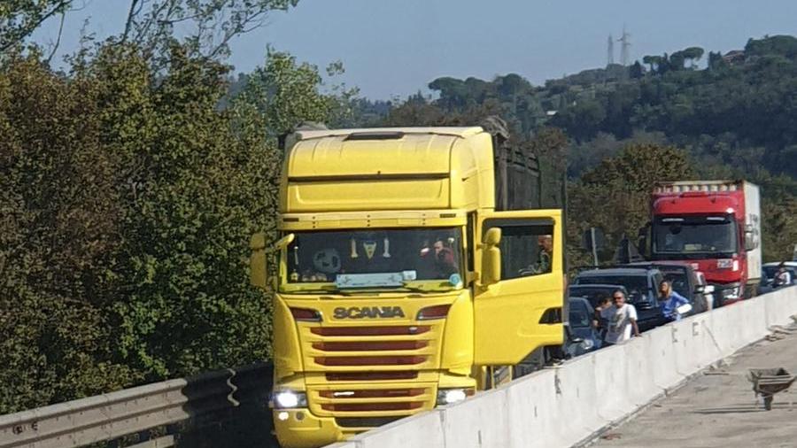 Camion guasto, 5 chilometri di coda in Fi-Pi-Li