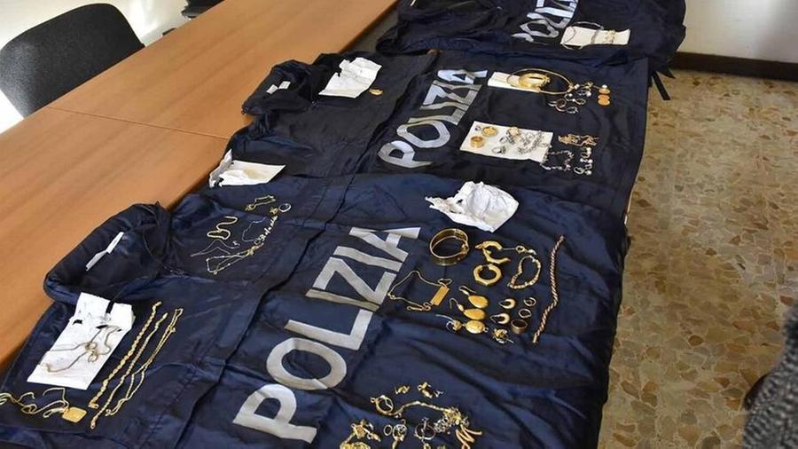 Reggio Emilia: riciclaggio di oggetti rubati, la polizia sequestra sei Rolex