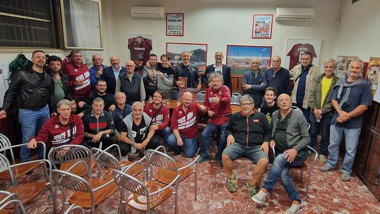 La foto di gruppo al termine della serata di giovedì 27 ottobre al bar Baldini