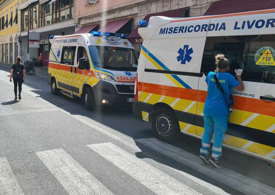 Cade contro un mobile e finisce in arresto cardiaco: vivo grazie a una dottoressa del 118