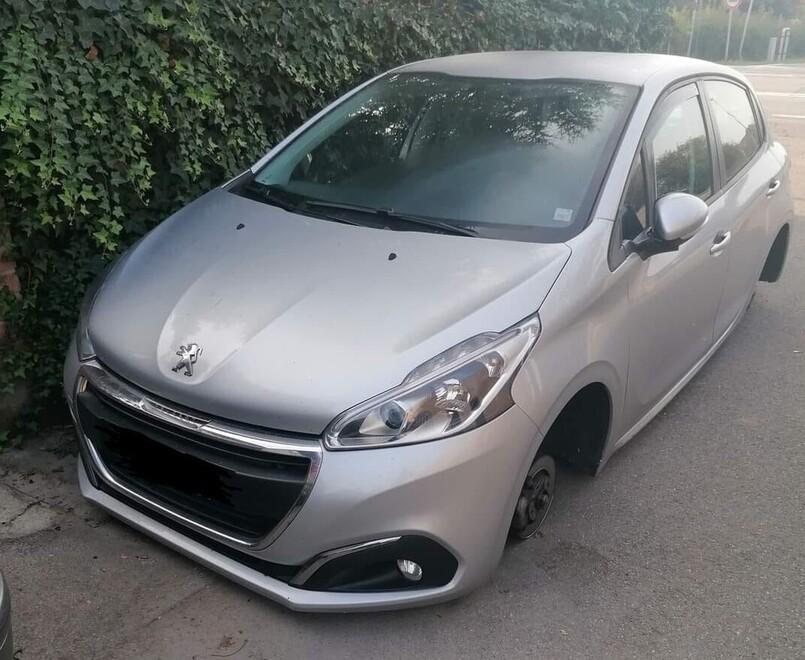 Spilamberto. Auto del sindacato Uil depredata di notte 