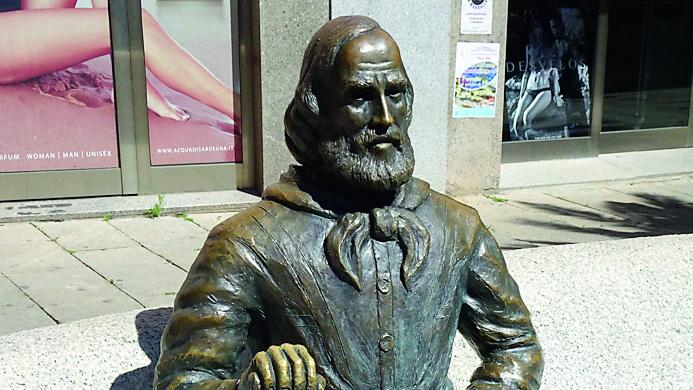 Sputi, insulti e schiaffi alla statua di Garibaldi, il pronipote dell’Eroe: “Atto da condannare”