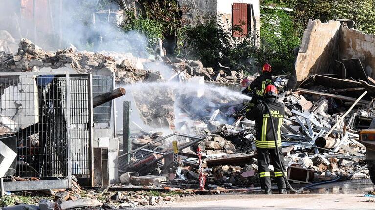 Palazzina esplosa a Lucca, la procura ora indaga per le ipotesi di crollo e omicidio colposo