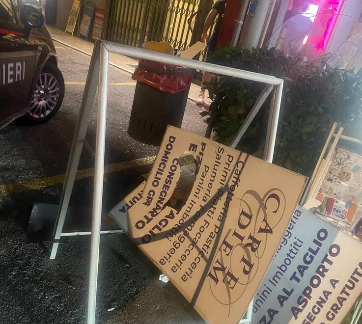 «Non paghiamo il biglietto per vedere la partita», barista picchiato da due clienti