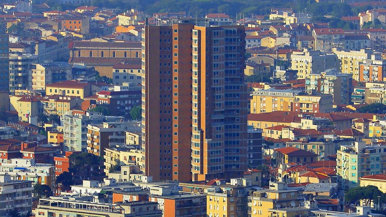 Il grattacielo di Livorno non ha pace: «Ko il metano per i fornelli»