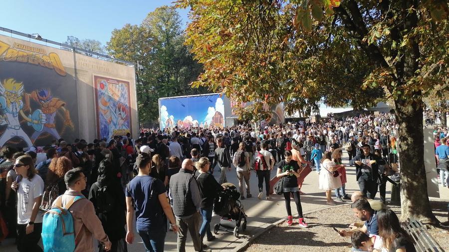 Un fiume di gente alla seconda giornata di Lucca Comics: è il primo giorno da tutto esaurito