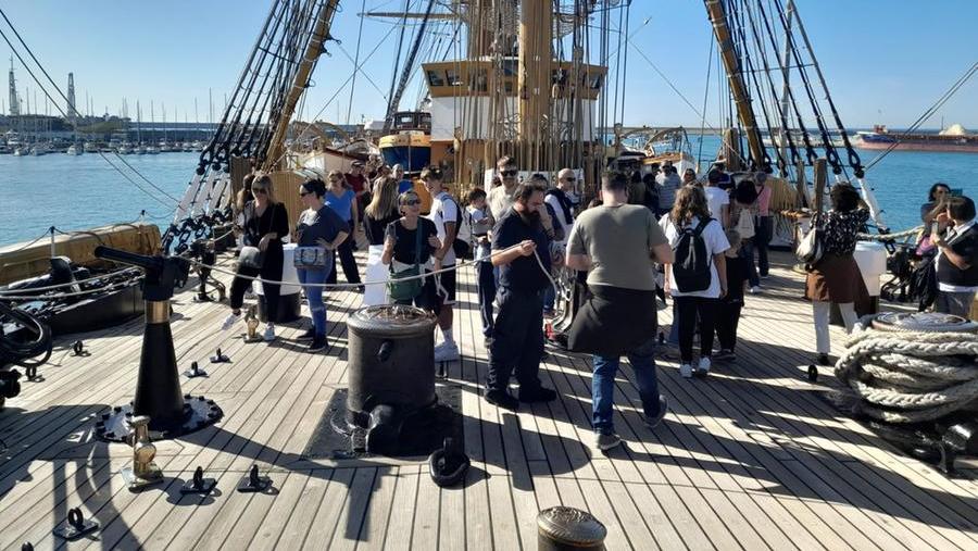 I livornesi sull'Amerigo Vespucci