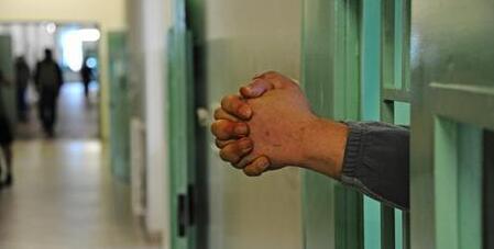 Detenuto violentato in cella a Prato: a giudizio i suoi due aguzzini