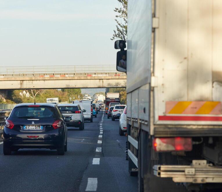 Auto ferma in coda sulla Firenze-Pisa–Livorno