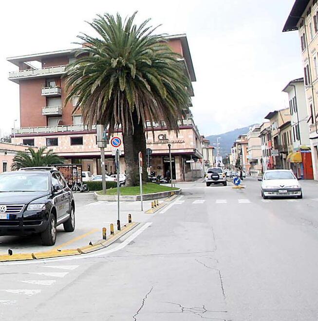 Piazza Gramsci dove si affaccia la stazione di Montecatini centro
