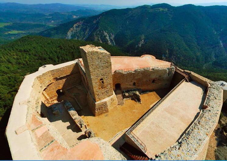 Una veduta della Rocca Sillana nel territorio di Pomarance