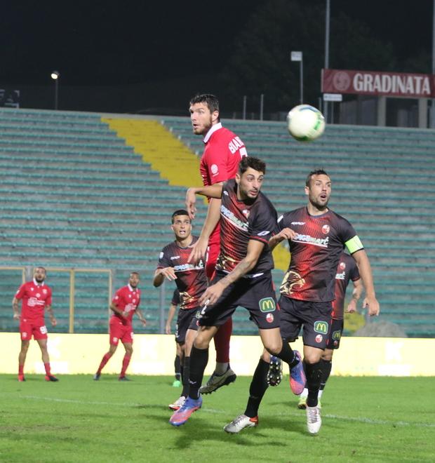 Bianconi capitano dell’Ancona svetta più in alto dei rossoneri Alagna e Tiritiello