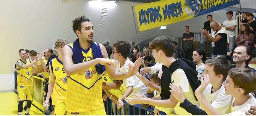 
	Nella foto in alto (di Paolo Barlettani) l&rsquo;esultanza dei giallobl&ugrave; dopo la vittoria con Herons Montecatini

