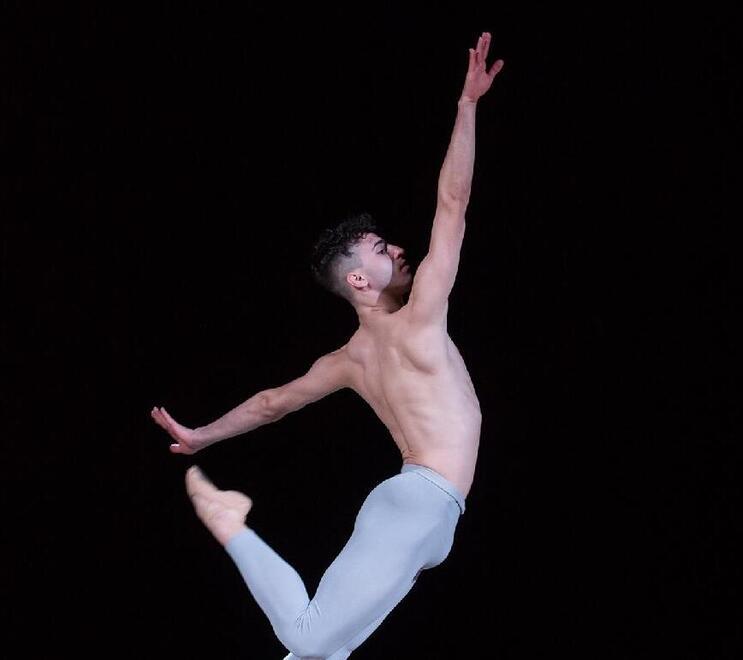 Angelo De Serra con la sua danza da Sassari vola fino a New York