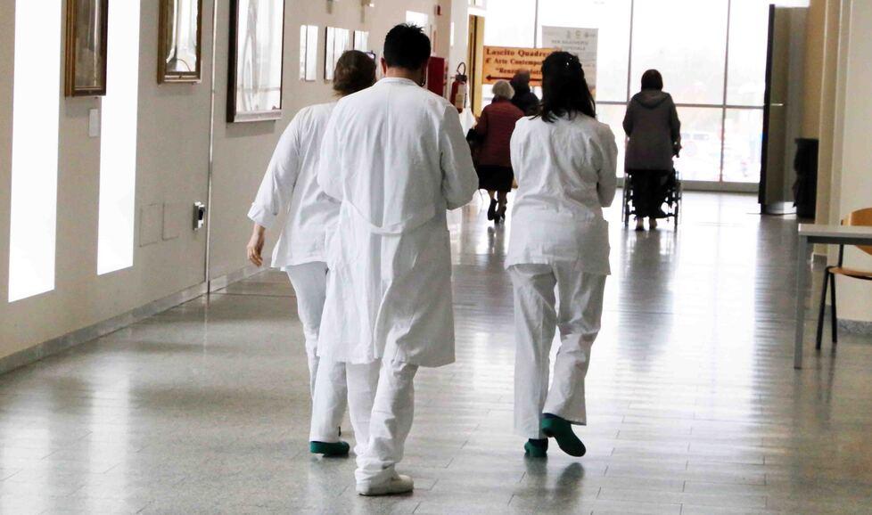 Ferrara, personale di Asl e Sant’Anna: 70 assunzioni “tappabuchi”