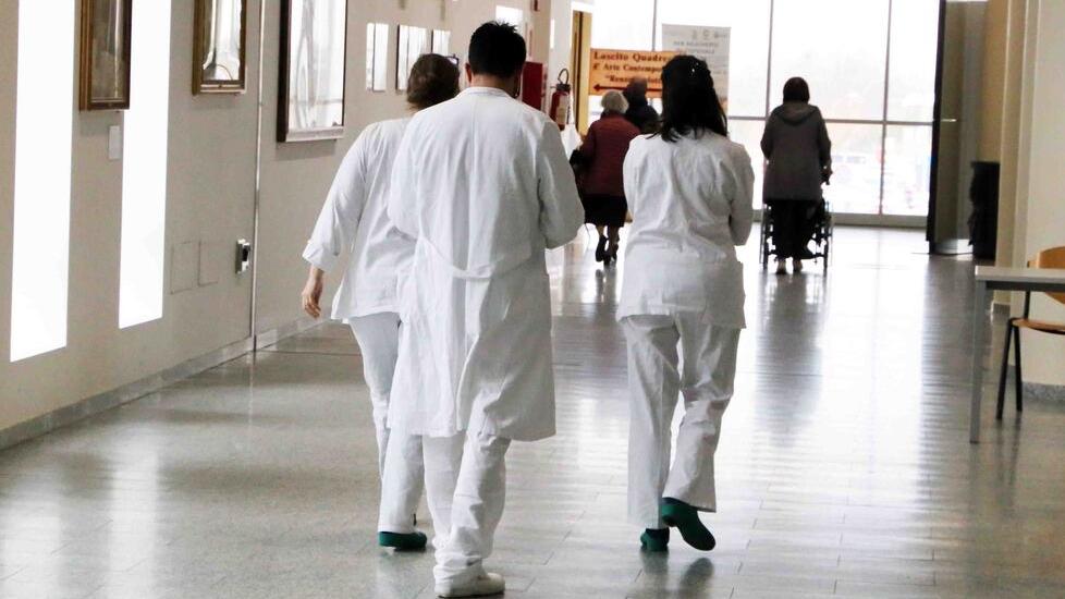 Ferrara, personale di Asl e Sant’Anna: 70 assunzioni “tappabuchi”