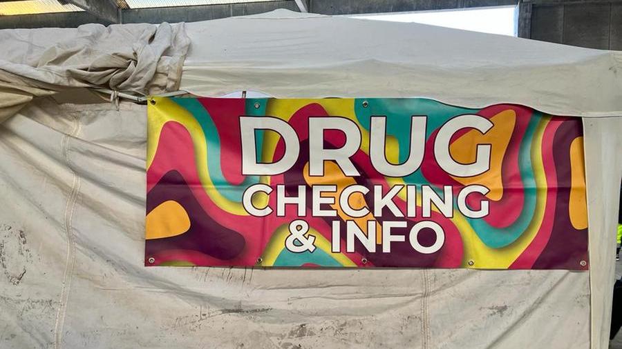 Rave e Modena. Il viaggio in incognito dentro la festa Nel capannone c