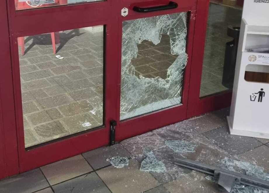 Sassuolo. Spaccata al bar della parrocchia ma il ladro fugge per l’allarme 