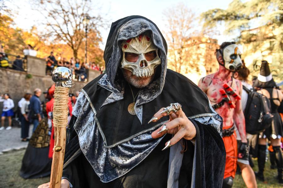 Lucca Comics, ancora un giorno da tutto esaurito. Un lunedì nel segno di Tim Burton – Video
