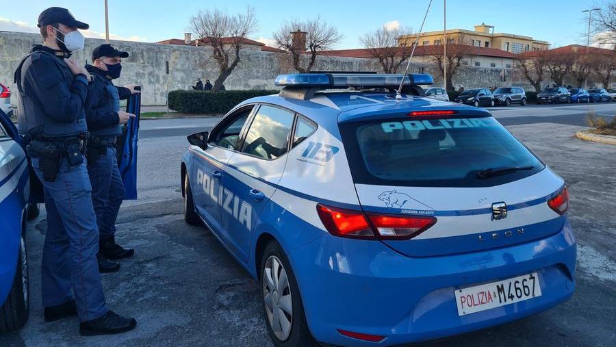 Poliziotti sul lungomare (foto d'archivio)