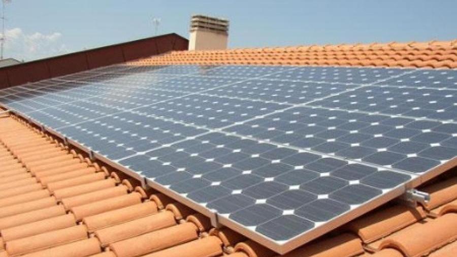 Pannelli fotovoltaici sul tetto di una casa