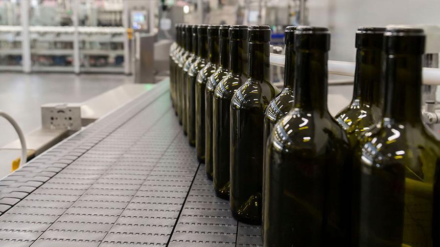 Nuovo allarme per i vignaioli: impossibile trovare le bottigli di vetro