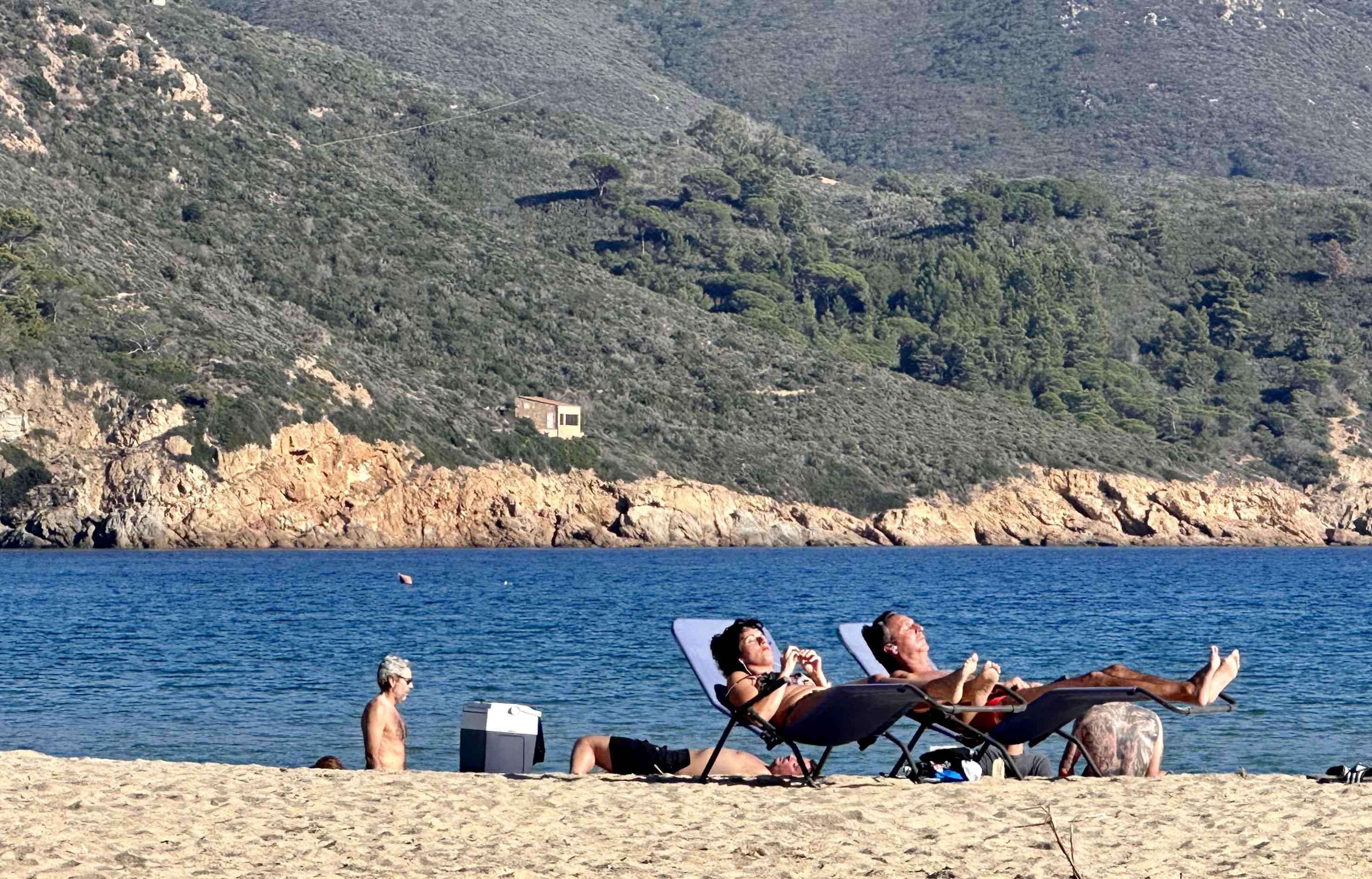 L’estate infinita all’Isola d’Elba, spiagge affollate e tanti stranieri