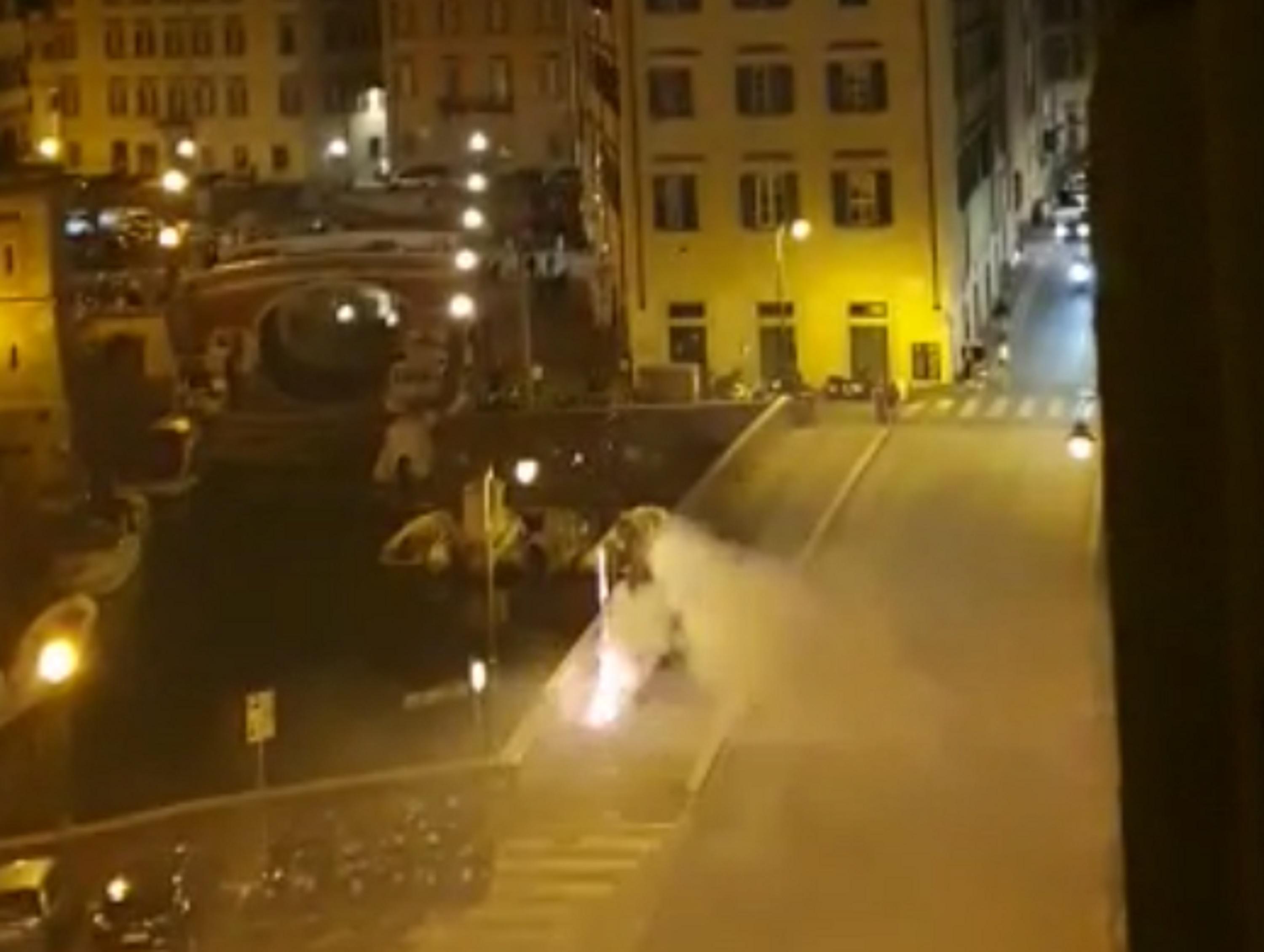 «Buon compleanno»: razzi e fuochi d'artificio per il party in Venezia
