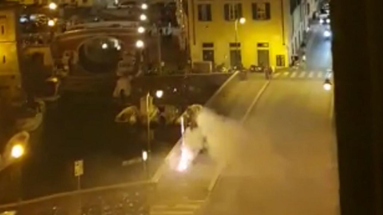 «Buon compleanno»: razzi e fuochi d'artificio per il party in Venezia