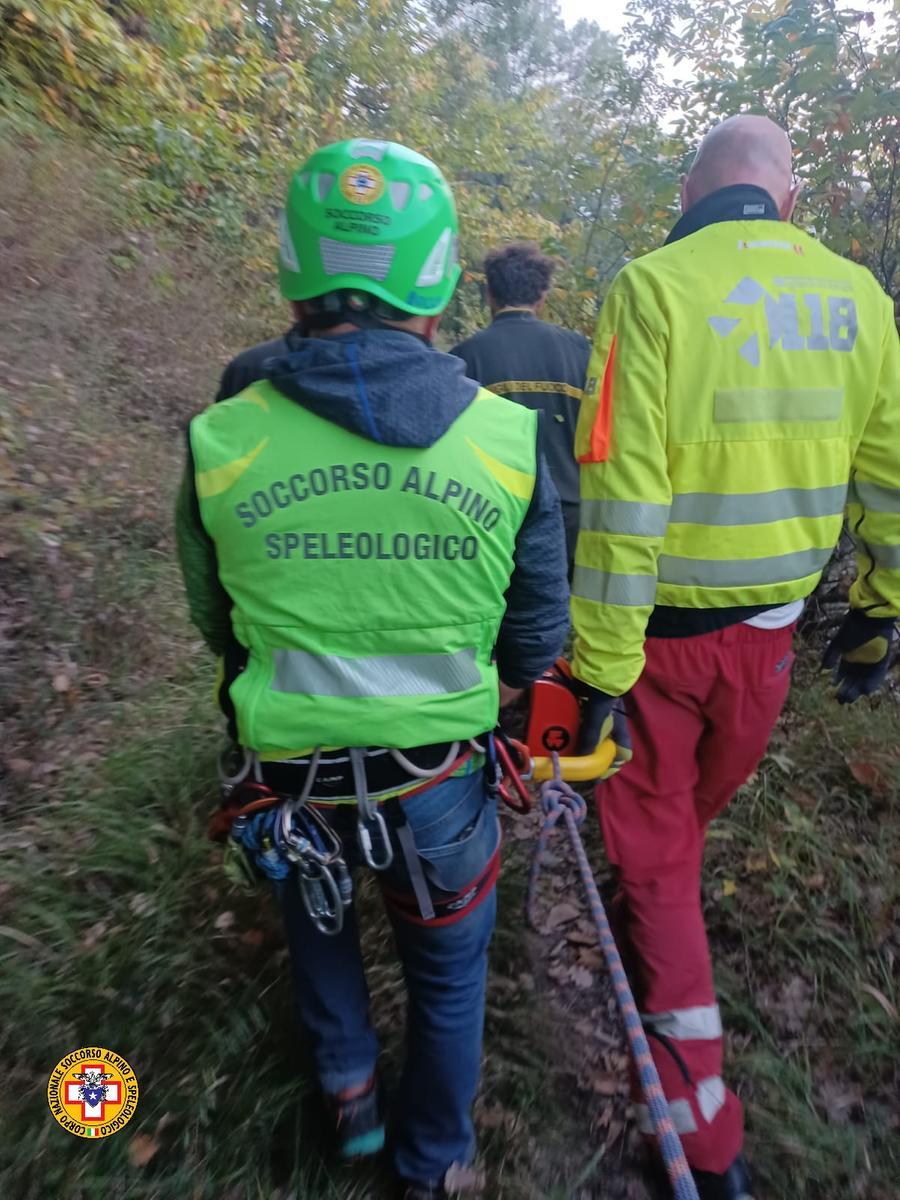 
	Esperti del Soccorso Alpino in azione durante un recupero

