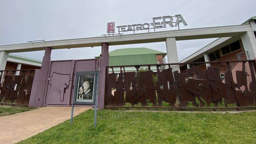 L'ingresso al Teatro Era di Pontedera