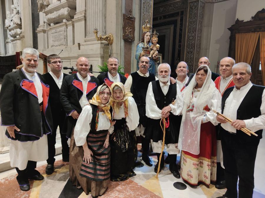 I sardi emigrati a Genova rendono omaggio alla Madonna di Bonaria