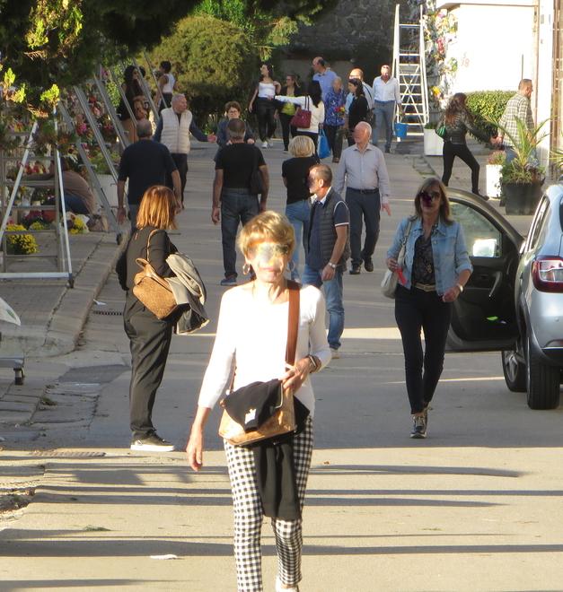 Caro defunto, quanto mi costi: fiori più cari, ma non prezzi pazzi