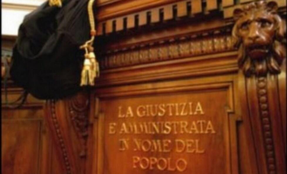 Pisa, 45enne bacia a forza bimba di 10 anni in un bar: beccato dalle telecamere