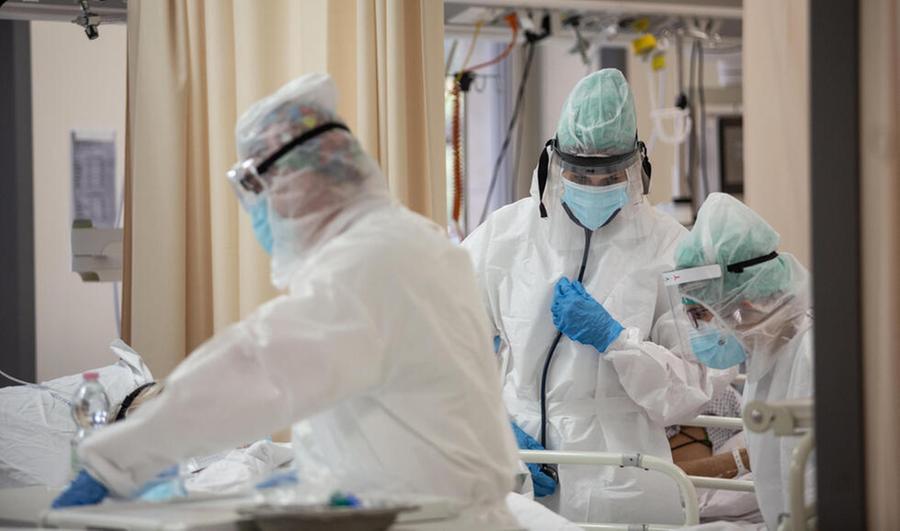 Ferrara, sindacati concordi: «Mascherine in ospedale ok»
