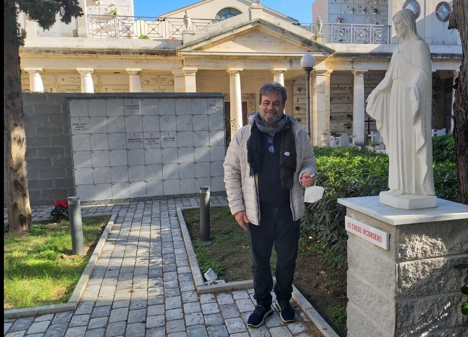 Adesso le ceneri del caro estinto possono entrare anche nel camposanto cattolico