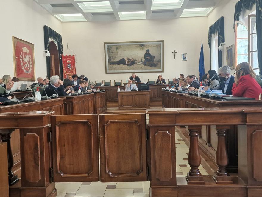 Una seduta del consiglio comunale